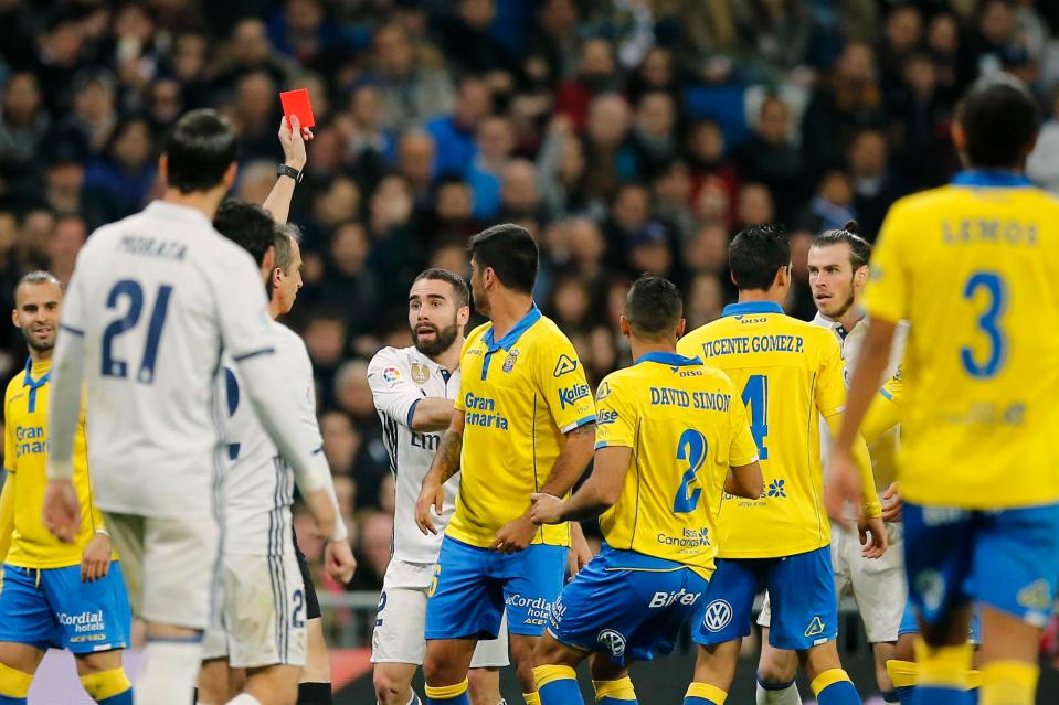  The referee shows Bale a red card