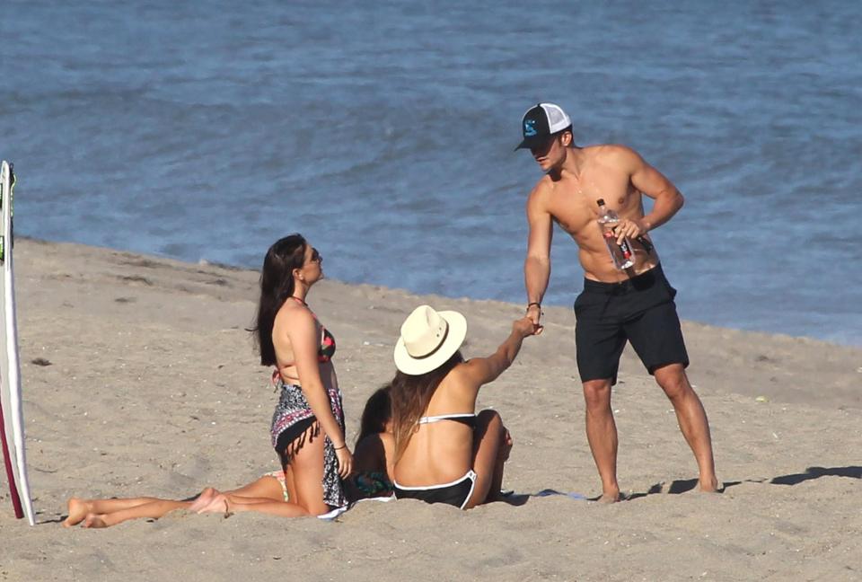  He chatted to two bikini-clad beauties just days after his split with Katy Perry