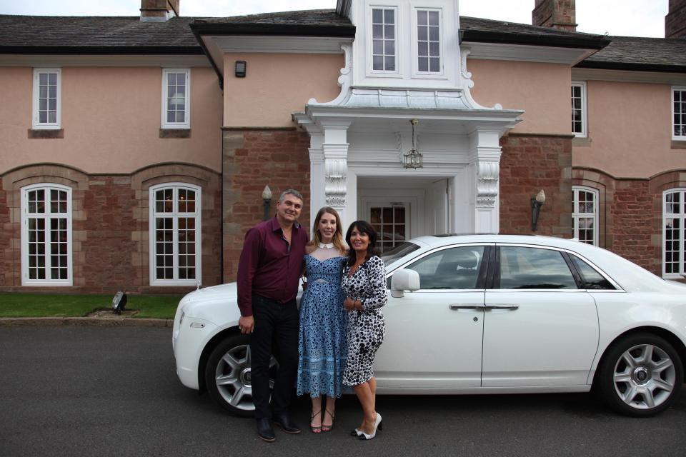  Steven and Tracy Smith with the How'd You Get So Rich? presenter Katherine Ryan