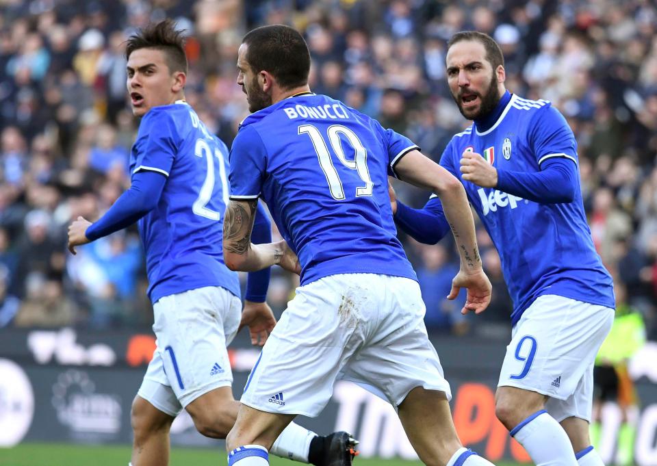  Juventus players celebrate after Leonardo Bonucci's equalising header