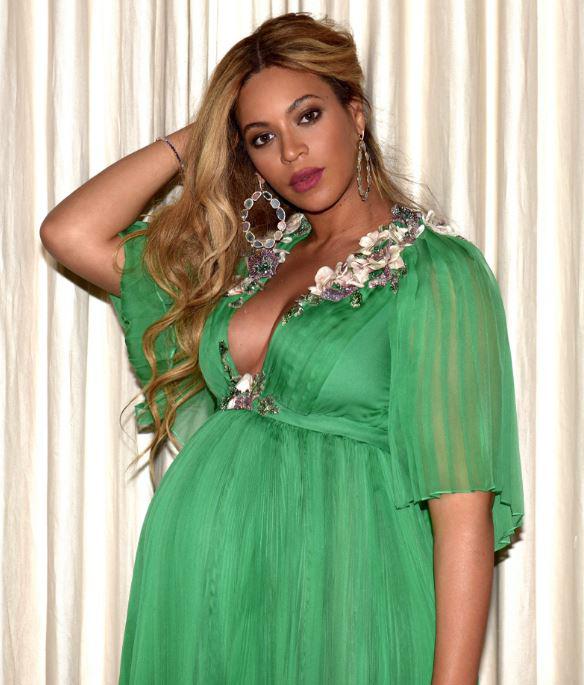  Beyonce showed off her pregnancy glow in new pictures