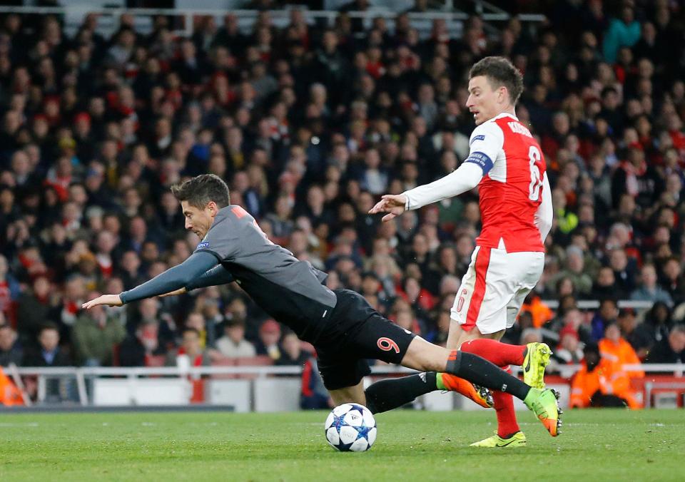  The game completely changed when Laurent Koscielny was shown a straight red card