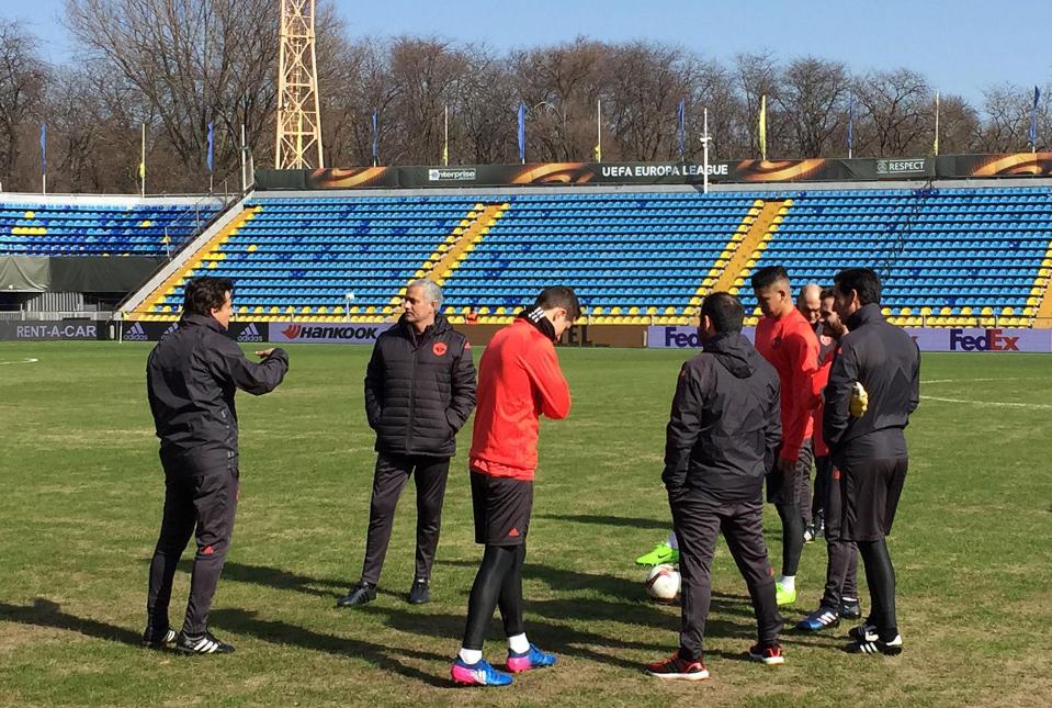  Jose Mourinho and his Manchester United players inspect the Rostov pitch