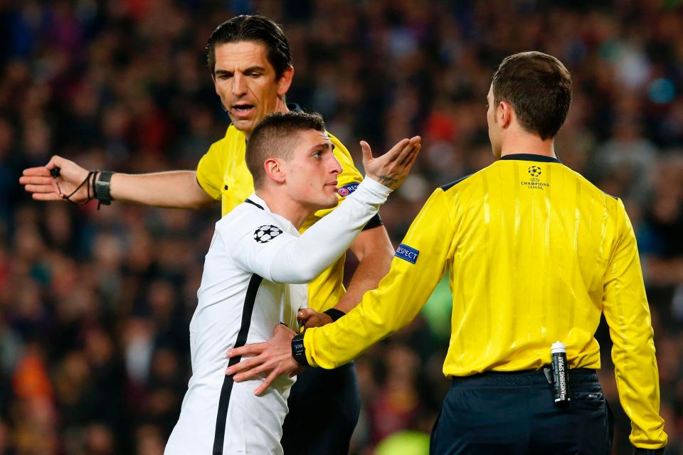  Marco Verratti is fuming at the referee's decision to award Barca a penalty for the foul on Neymar