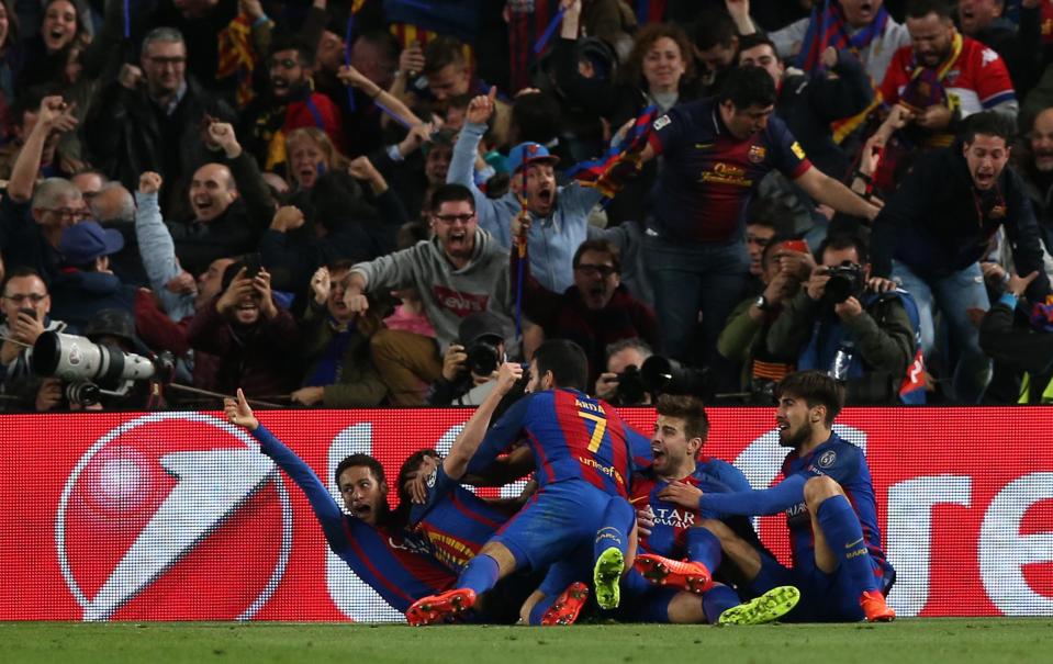  Barcelona celebrated an incredible comeback thanks to Sergio Roberto's late goal