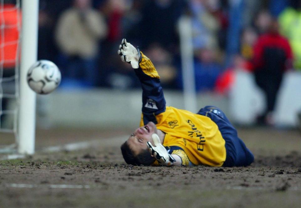  Carlo Cudicini attempts to make a save during the match at Stamford Bridge