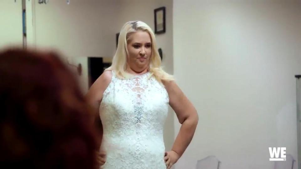  Mama June has showed off her weight loss by trying on a wedding dress