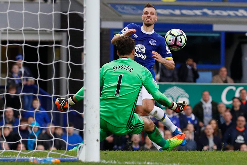  Morgan Schneiderlin scored his first goal for Everton against West Brom