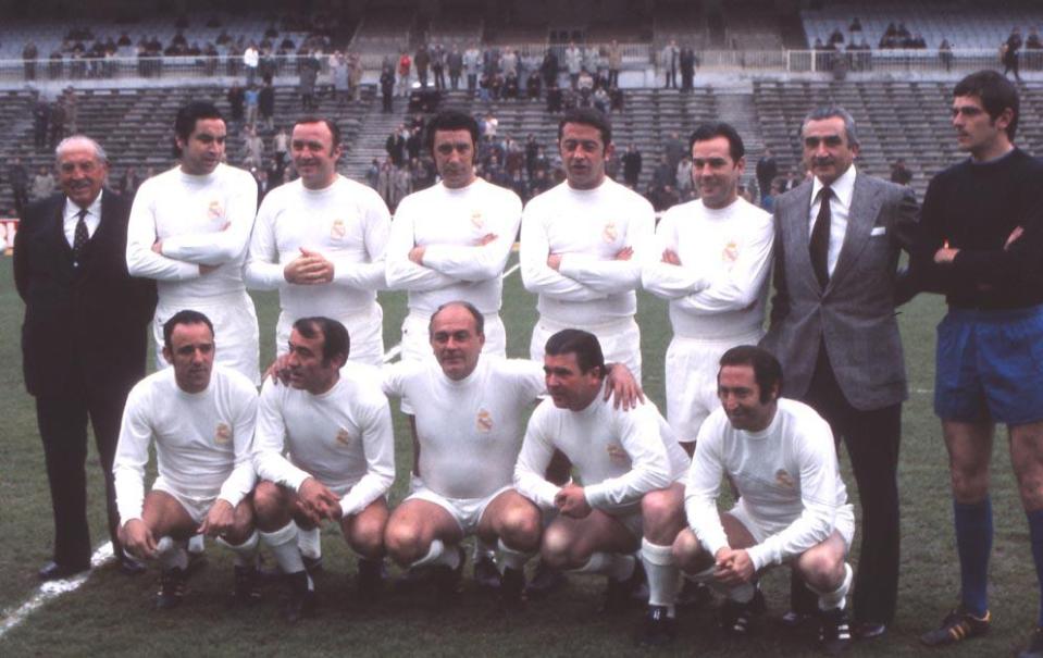  The Real Madrid time of 1964, with Marquitos in the back row, second from the left, with Di Stefano and Puskas in the front row