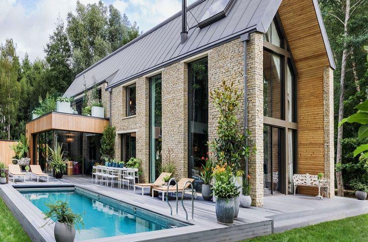 Kate Moss designed this Cotswolds barn house