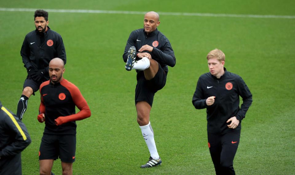  Kompany stretches out as City are put through their paces