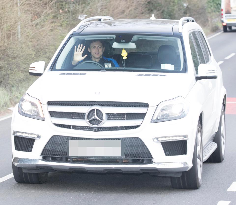  Cesar Azpilicueta chose a white Mercedes GLS costing around £70,000