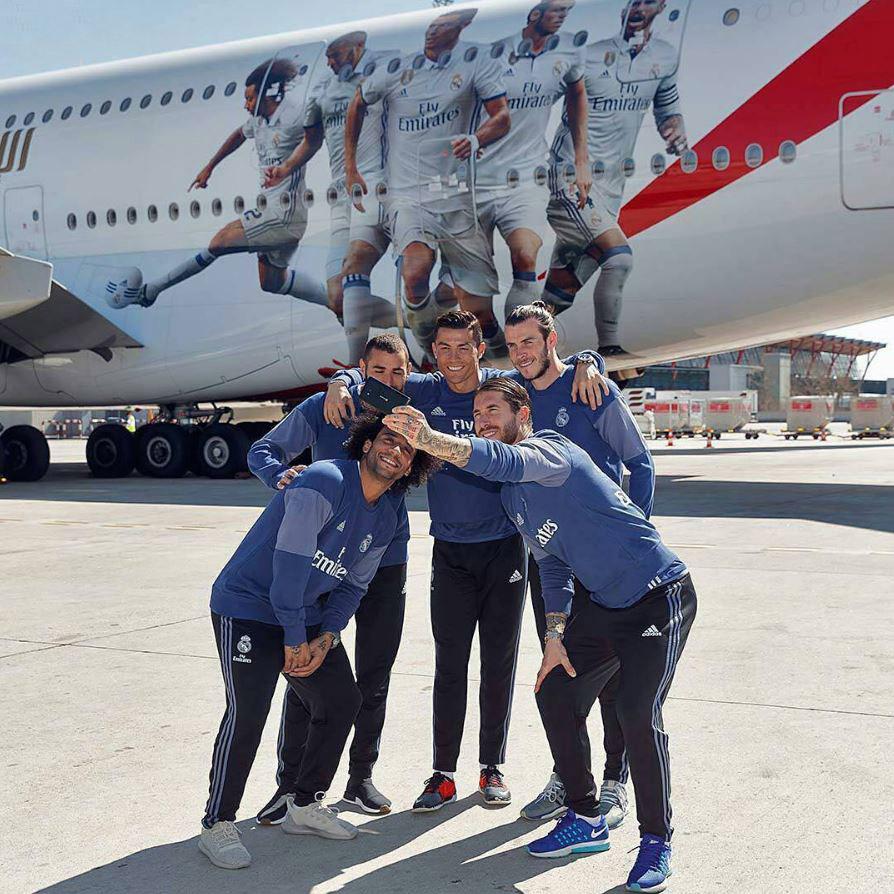  Marcelo, Karim Benzema, Cristiano Ronaldo, Gareth Bale and Sergio Ramos pose in front of the Emirates aircraft bearing their image