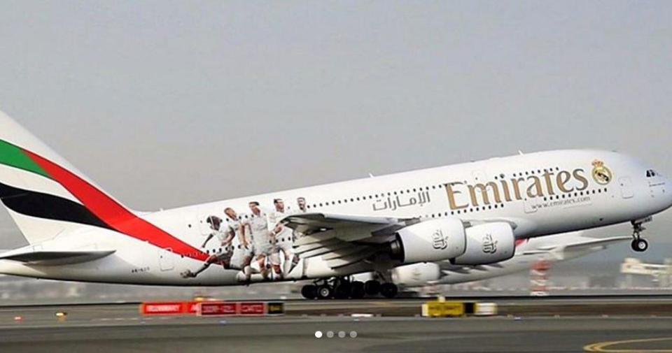  The Emirates jet takes off