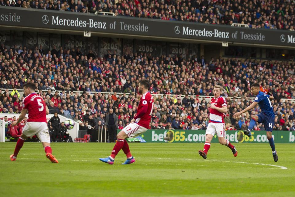  Jesse Lingard unleashes his thunderbolt to double Man United's lead