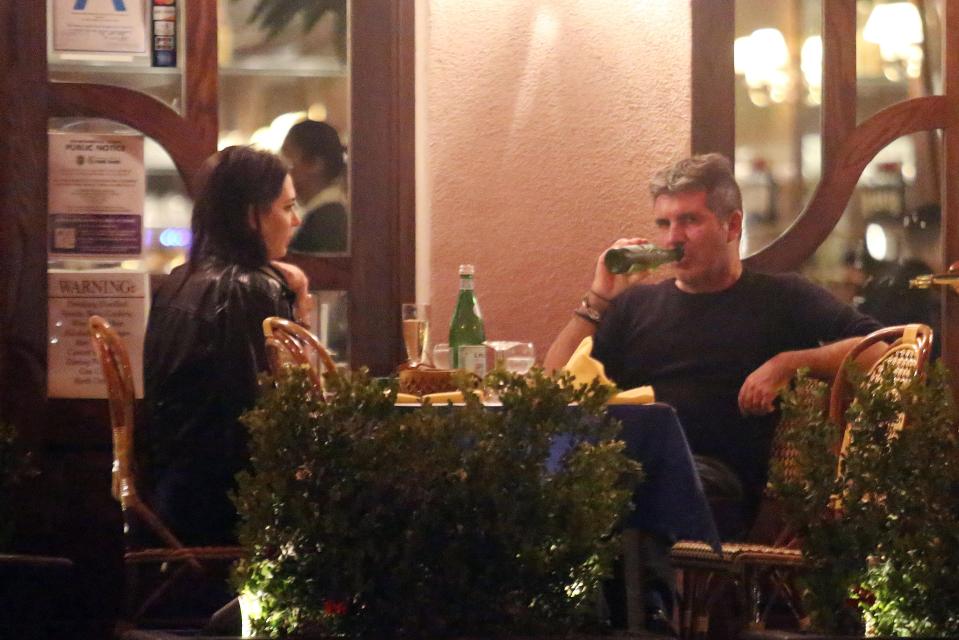  Simon Cowell and Lauren Silverman enjoyed a romantic meal in West Hollywood