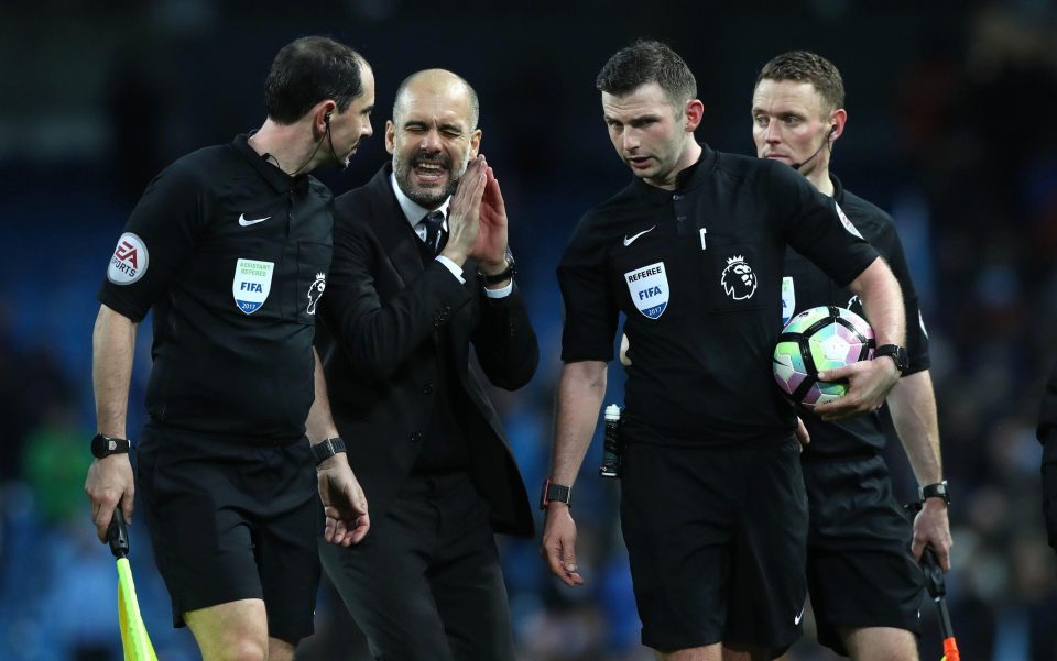  Pep Guardiola went up to the official to show his displeasure