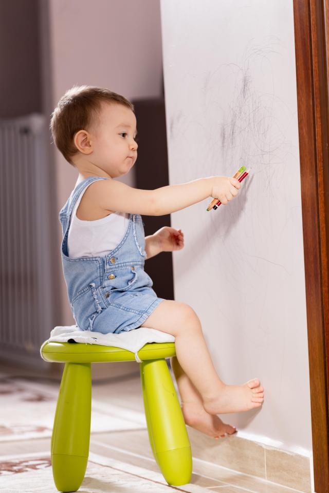  Baking soda even cleans walls