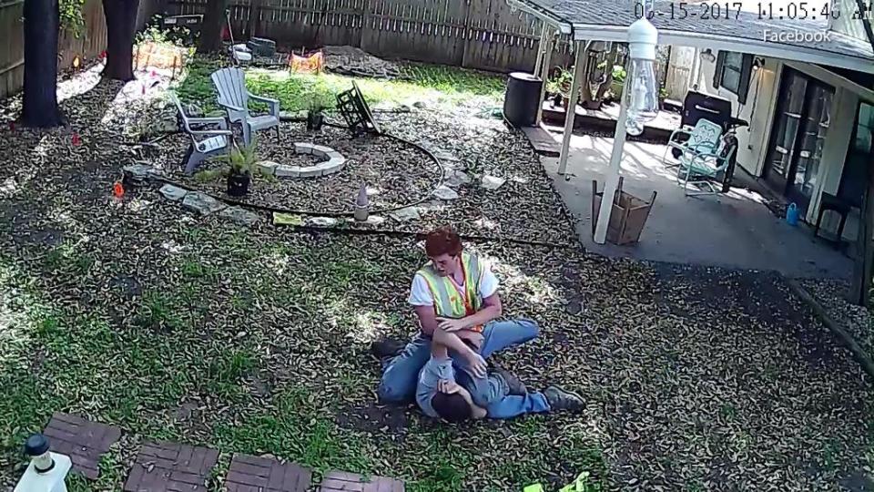  Two AT&T broadband installers brawl on a customer's lawn in San Antonio, Texas