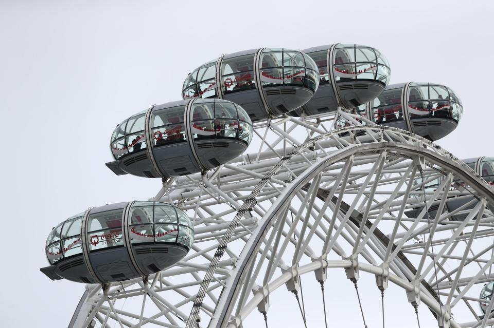  Tourists were trapped on the London Eye for nearly three hours