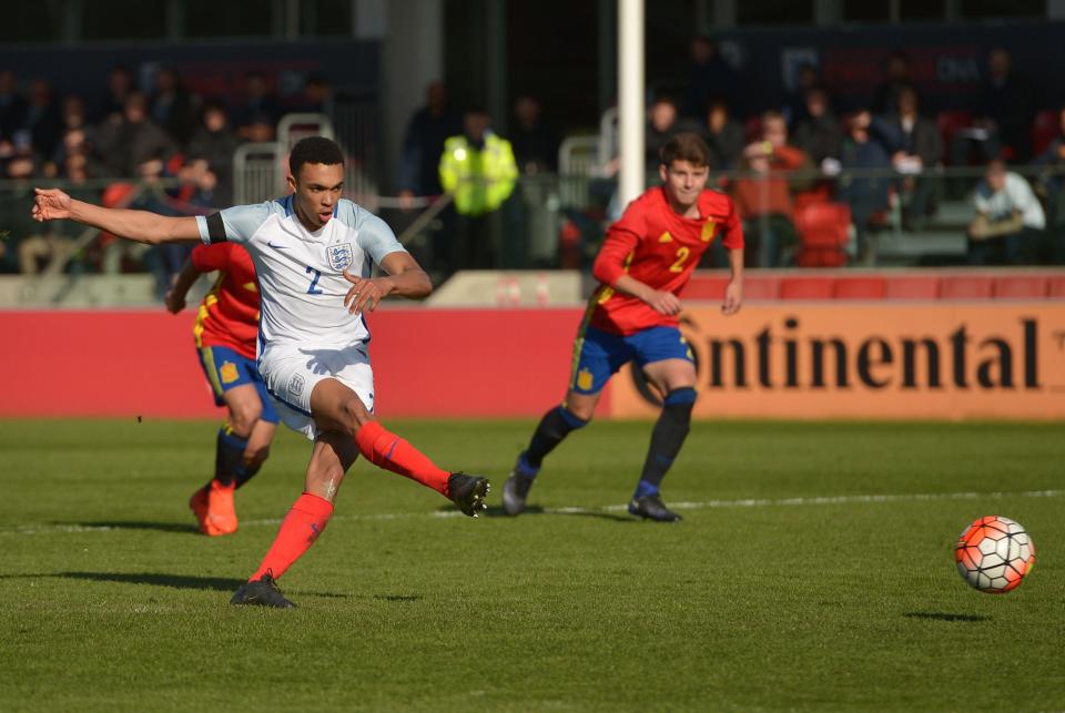 Spain's Under-19 side were beaten 3-0 by England in the Elite Round