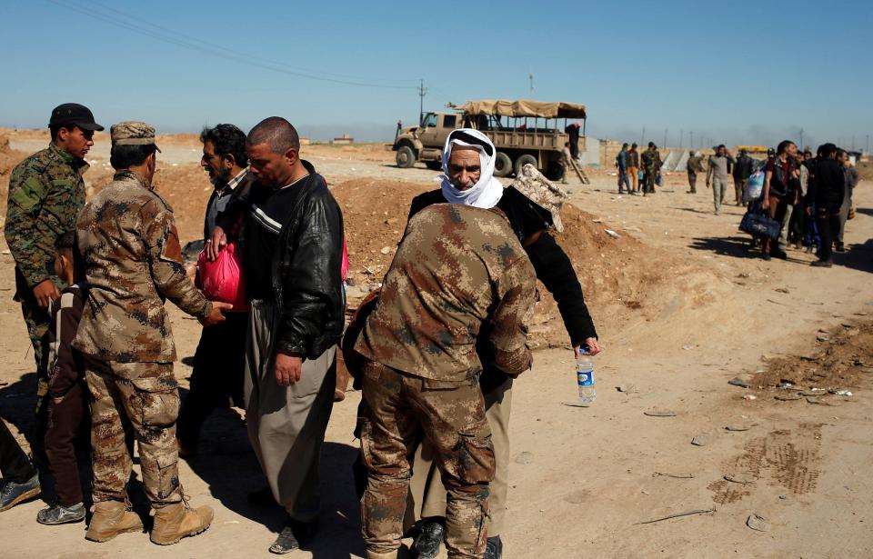  Displaced people are being checked by Iraqi forces as they fight the jihadis