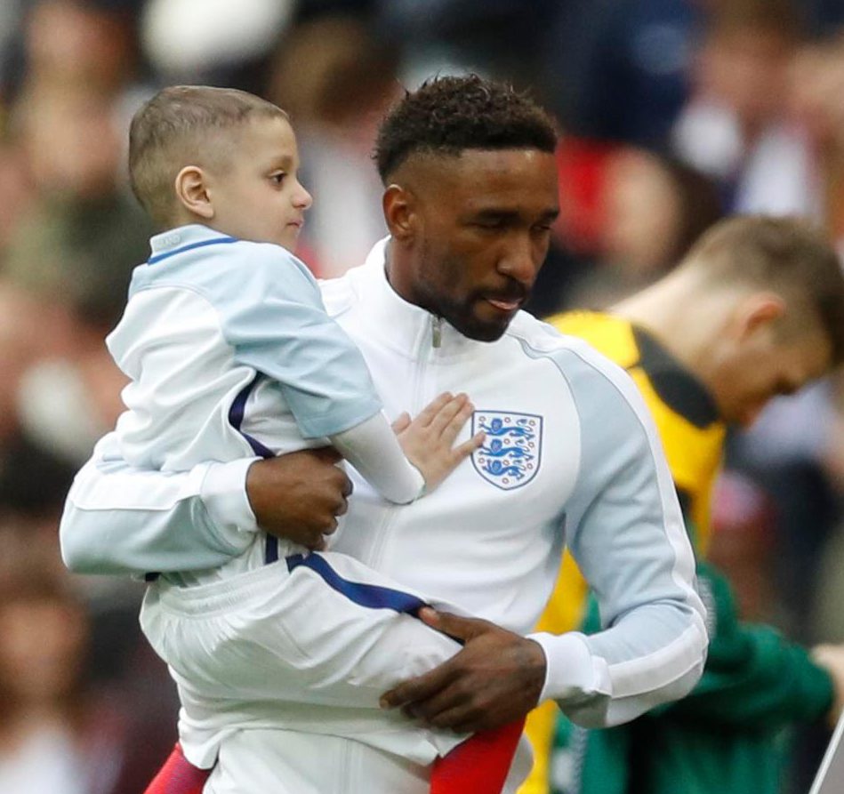  Bradley Lowery and Jermain Defoe led England onto the pitch against Lithuania