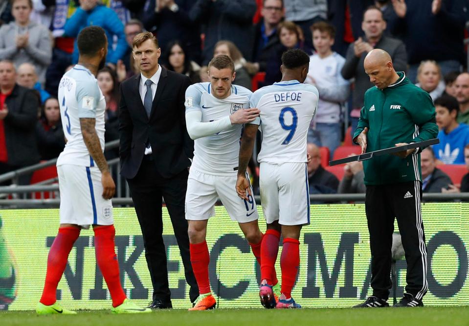  Jamie Vardy came on for the veteran striker