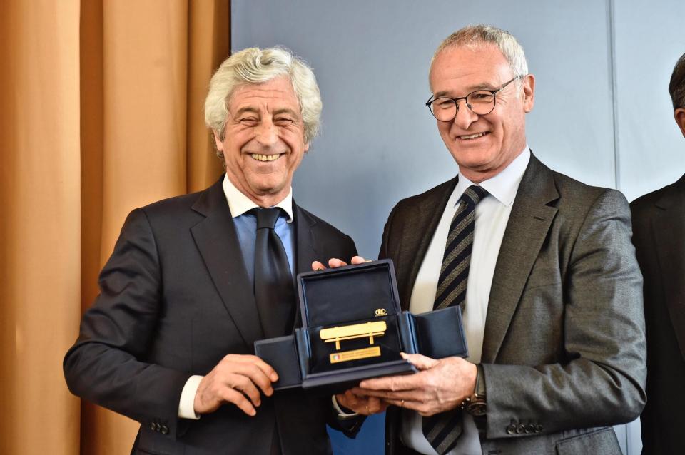  Claudio Ranieri was recently presented with the Golden Bench award, the top prize in Italian coaching, for his exploits with Leicester City