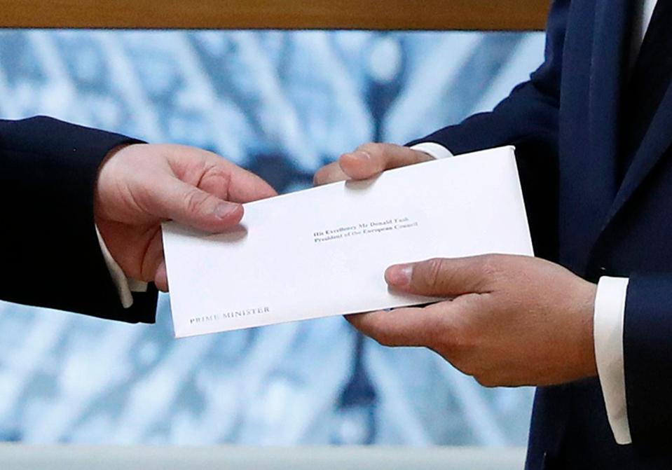  The two leaders pose with the 6-page long letter