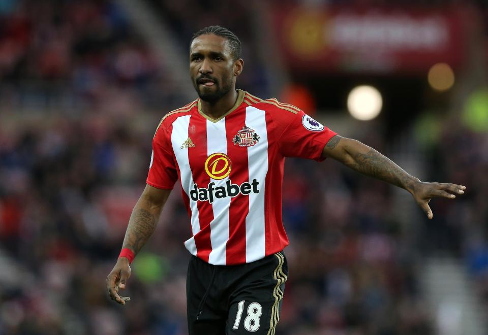  Howe admits he would like to sign Jermain Defoe from Sunderland this summer