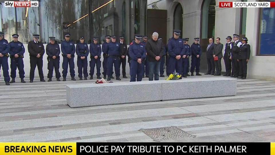  PC Keith Palmer's former team lay a wreath for the tragic cop