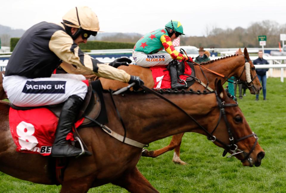  Nichols Canyon (nearside) battles to defeat the brave Lil Rockerfeller