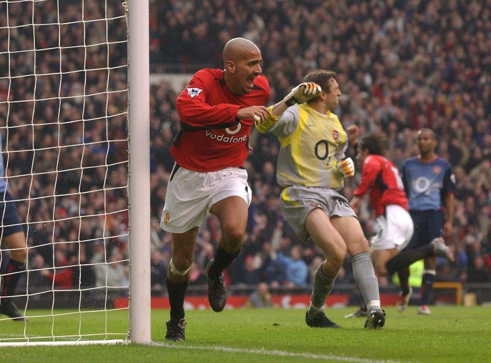  Juan Sebastian Veron celebrates scoring against Arsenal for Manchester United