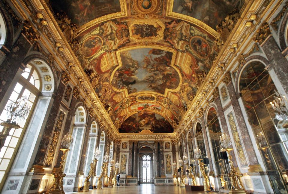  The Sun King constructed the jaw-dropping Hall of Mirrors room in the central gallery of Versailles