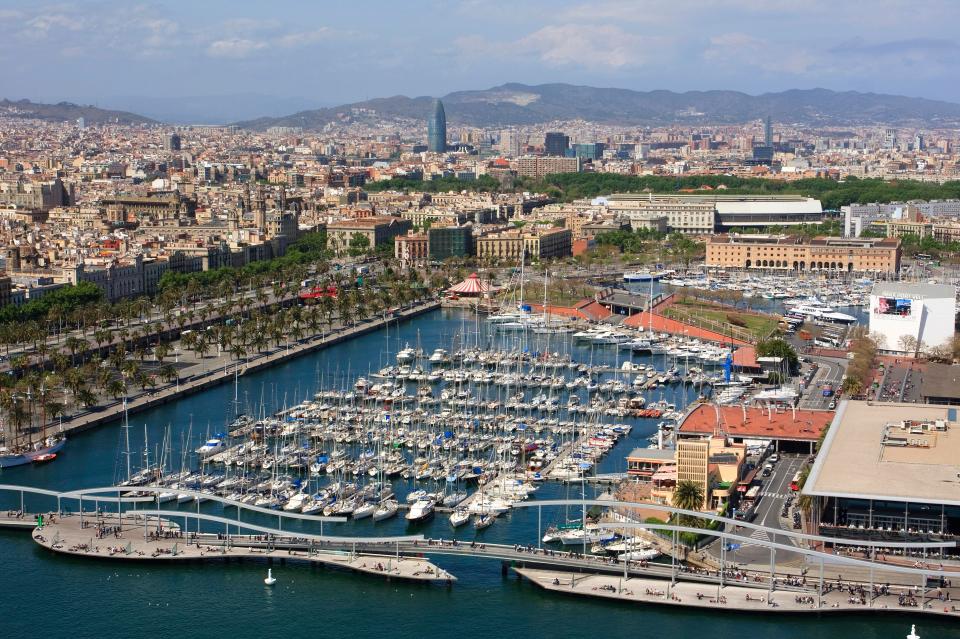  The Port Vell harbour district is home to Europe’s largest aquarium