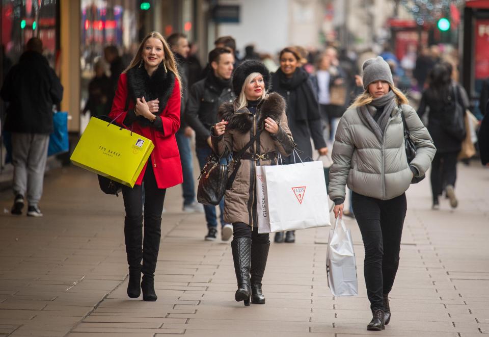  Fewer people are pounding the High Streets looking for bargains as they stay at home and do their shopping online