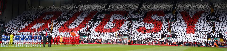  Liverpool fans pay tribute to Ronnie Moran ahead of kick-off