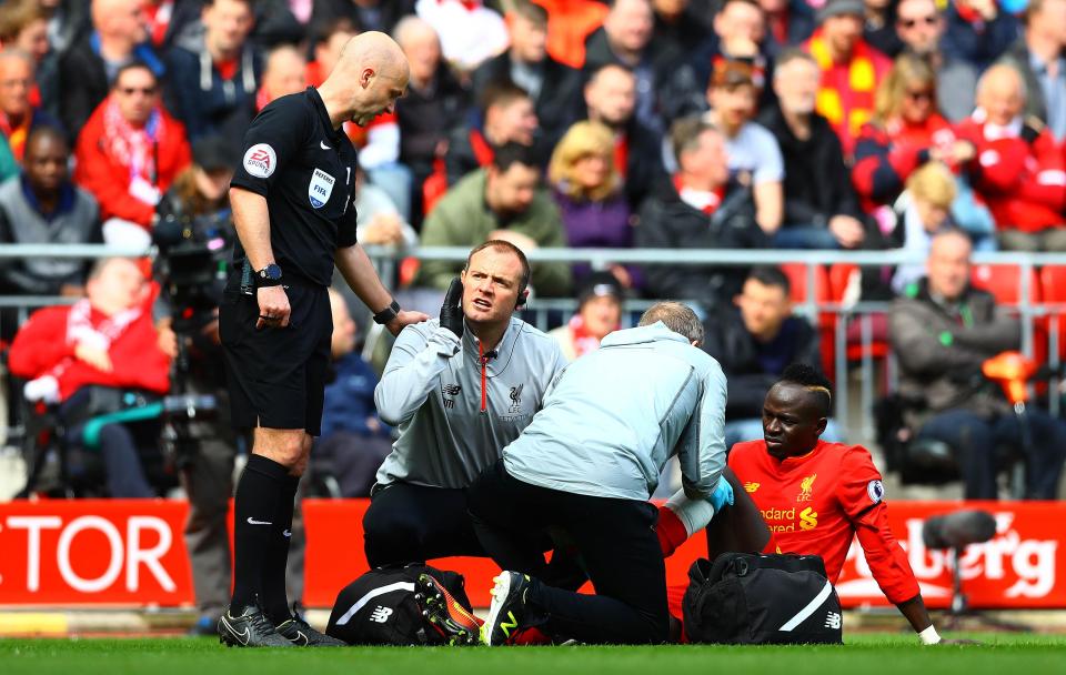  Sadio Mane appeared to seriously injure his knee in a worrying sight for Liverpool fans