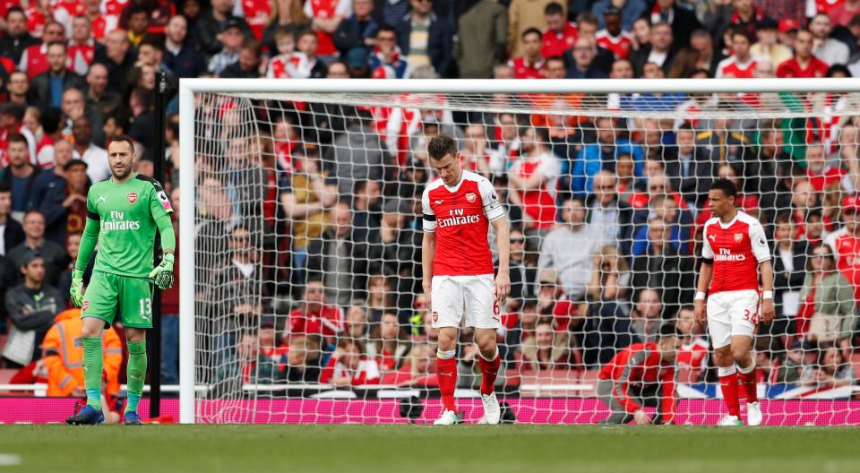  Laurent Koscielny started the game as captain but it's not clear who replaced him