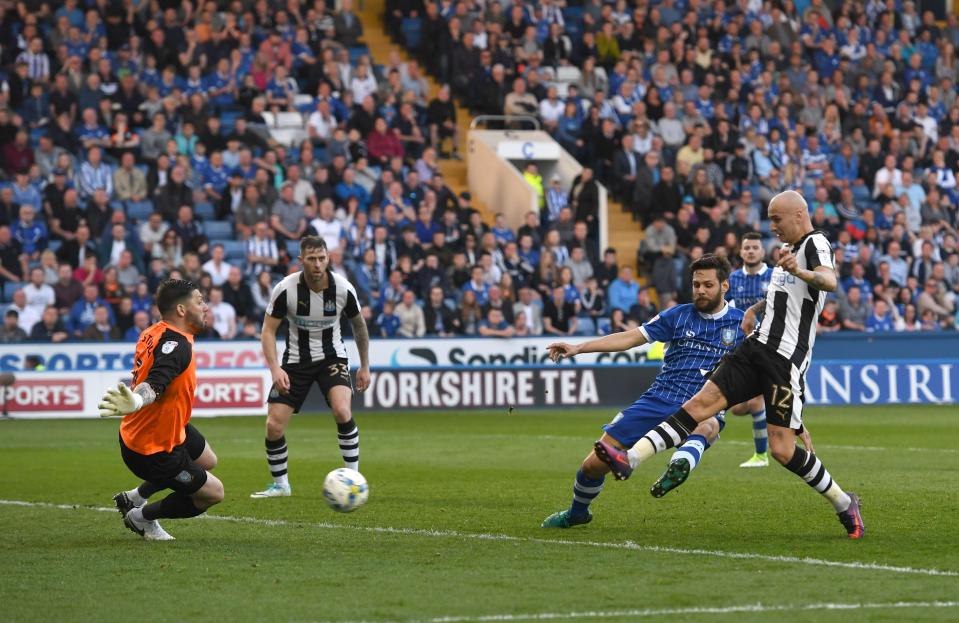  Jonjo Shelvey scored a consolation for Newcastle late-on, but it was not enough