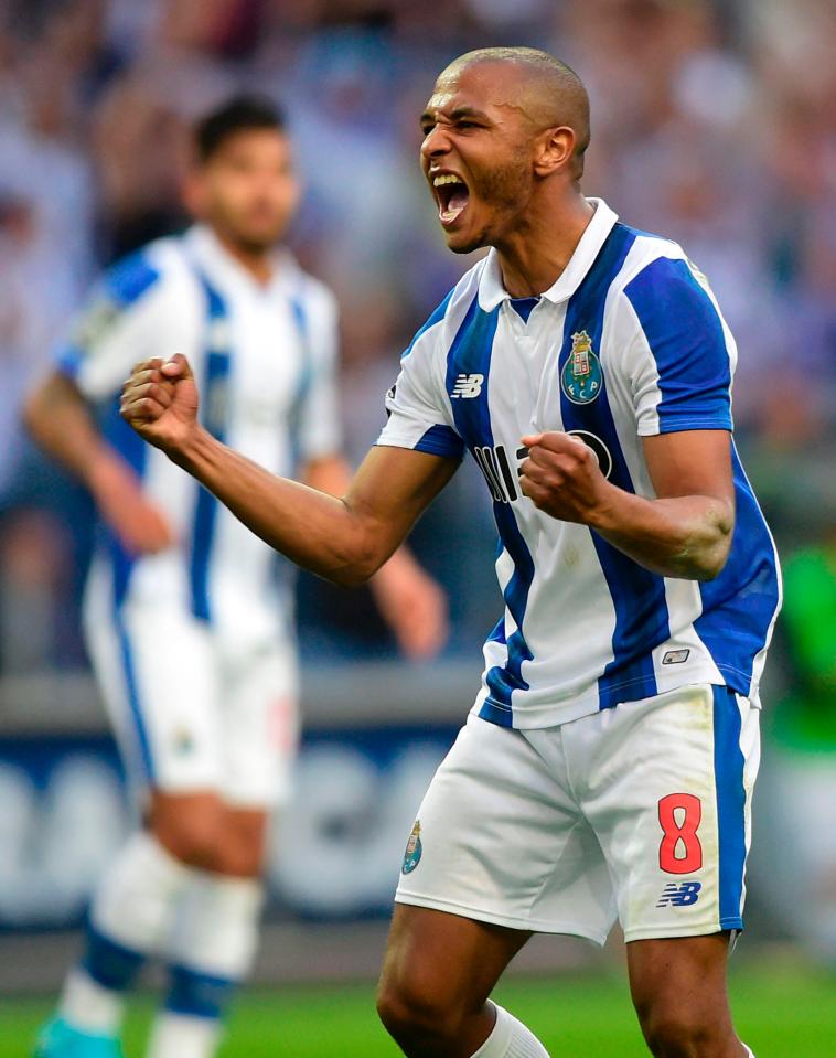  Arsenal will compete with AC Milan and Inter Milan in a £35m deal for Algerian international Brahimi