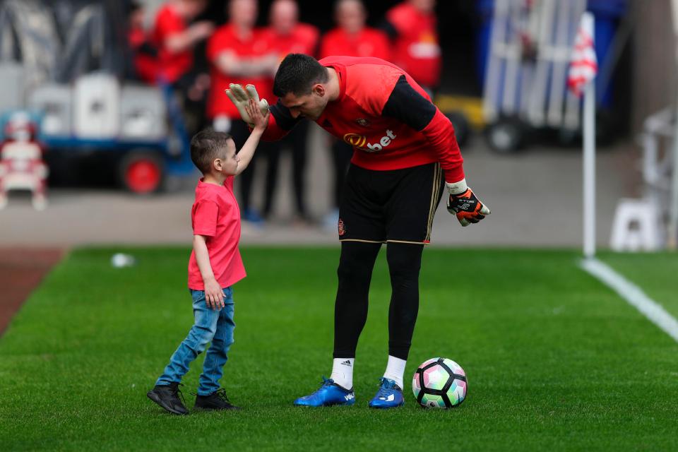  Bradley Lowery was back in at the Stadium of Light warming up with Sunderland players