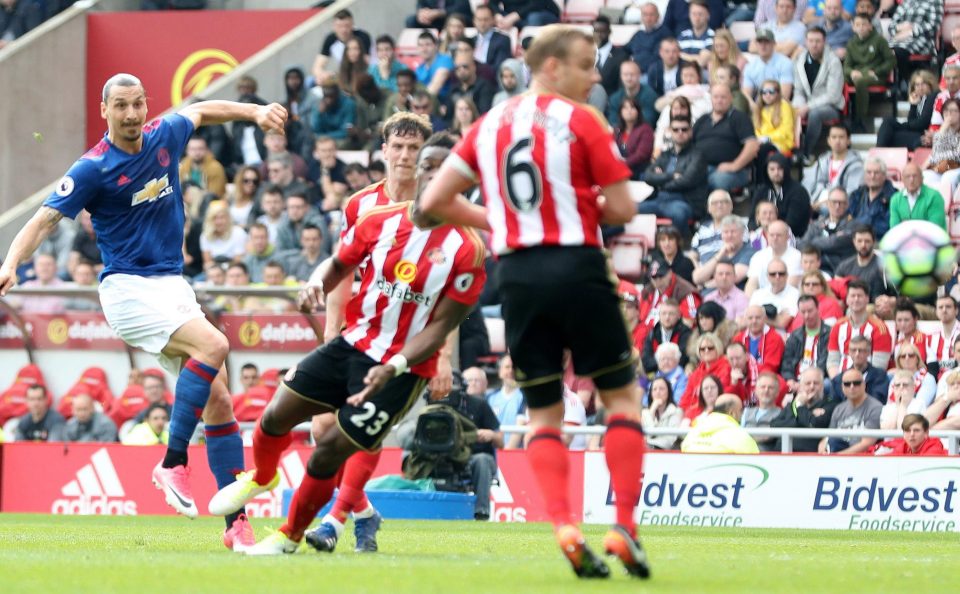  Ibrahimovic slammed his latest goal against Sunderland in a 3-0 victory