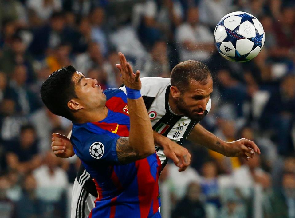  Barcelona's Luis Suarez in action with Juventus' Giorgio Chiellini