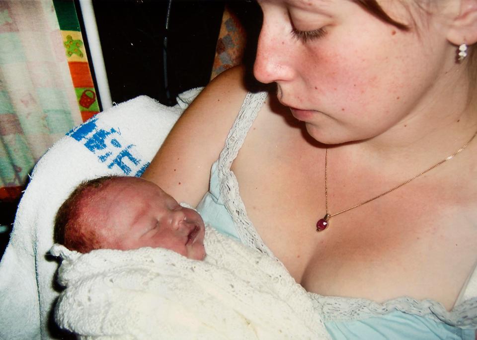  Lauren made the decision to turn off a life-support machine so her baby Dylan could die in her arms