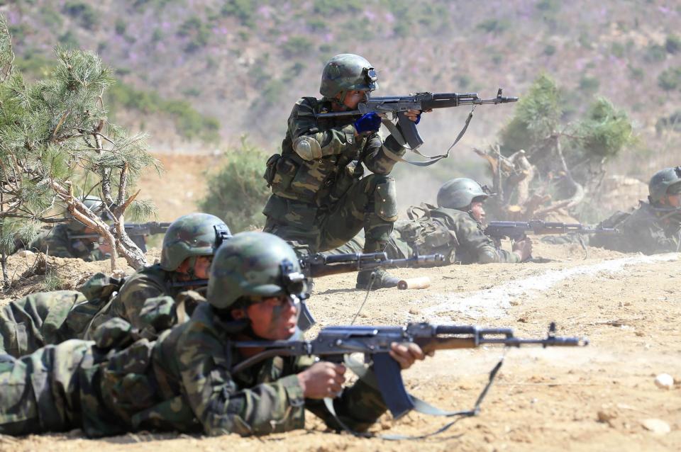  North Korean soldiers take part in the target-shooting contest