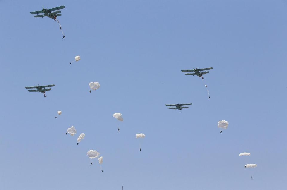  The soldiers had also been parachuted from planes in the military exercises