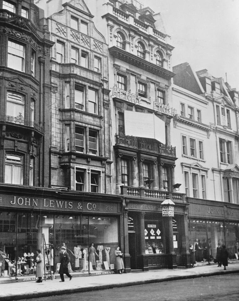  Finchfs wine bar in Oxford Street, London, next to John Lewis & Co. in 1936