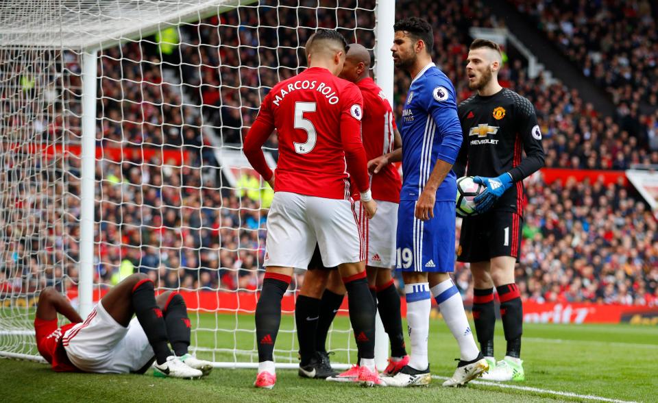  Marcos Rojo did not give Diego Costa an inch